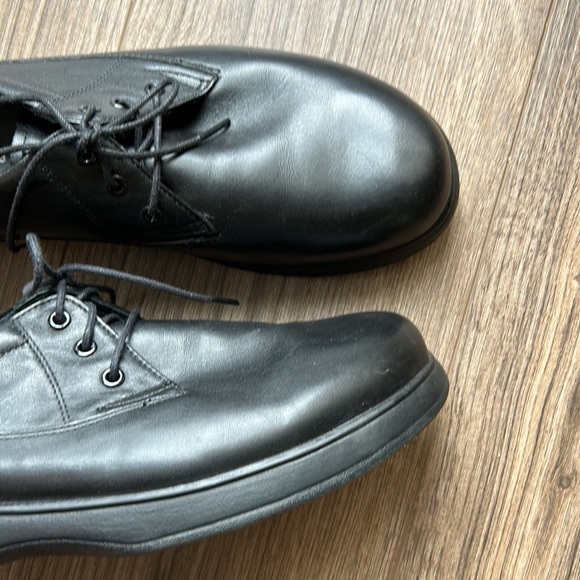 Propet Black Leather Elite Walkers | 7.5 - Picture 3 of 9